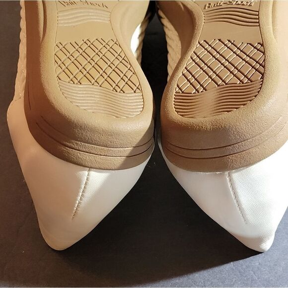 BRAND NEW STRETCH'S FROM BEACON WHITE FLAT SHOES - Picture 13 of 16